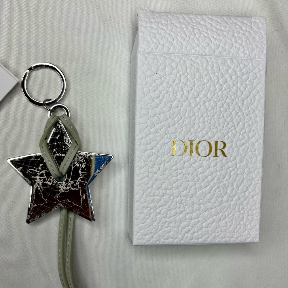 ❌SOLD❌ Christian Dior STAR Key Ring Around The World line Silver, Grey Strap - Picture 5 of 10
